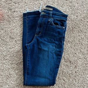 Joe’s Jeans Destructed Hem Skinny Jeans EUC